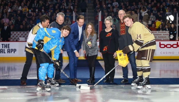 Студентська збірна України з хокею перемогла в Канаді університет Манітоби