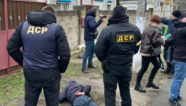 В Одесі затримали на хабарі посадовця Чорноморської міськради