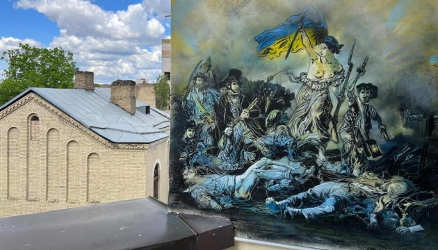 Паризький художник Крістіан Гемі створив графіті на зруйнованих будинках Київщини