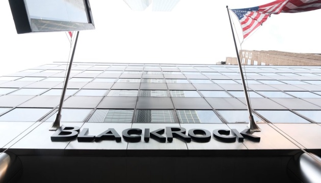 Найбільша інвесткомпанія BlackRock хоче скоротити пів тисячі працівників