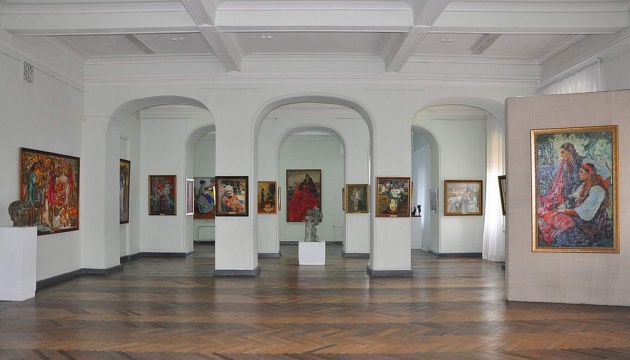 Селфі як історичний документ: художній музей в Херсоні просить надсилати світлини минулих років