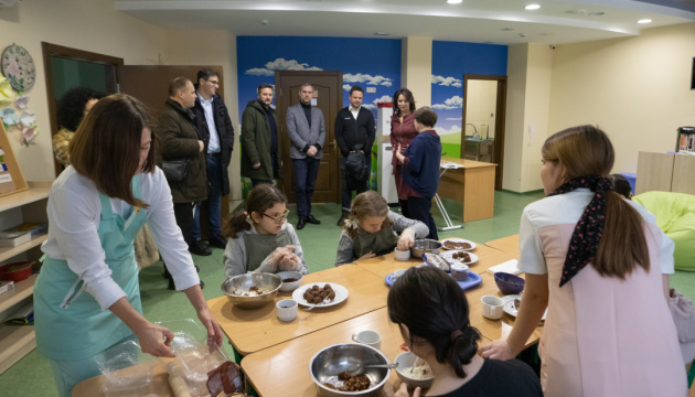 Мери чотирьох європейських столиць відвідали у Києві центр реабілітації дітей з інвалідністю