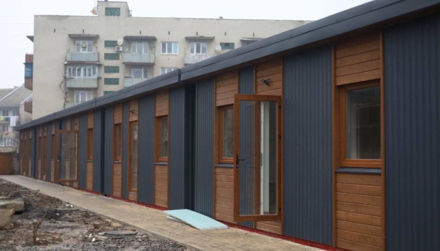 На Закарпатті розгортають 21 модульний будинок для переселенців