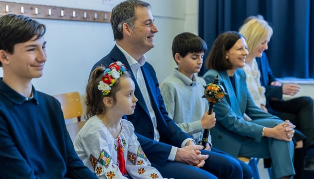 Прем’єр-міністр Бельгії разом з сім’єю відвідав українську школу у Брюсселі
