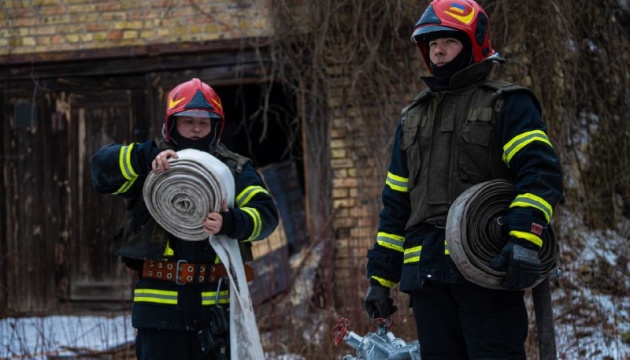 Рятувальники ліквідували наслідки ворожої атаки у Києві
