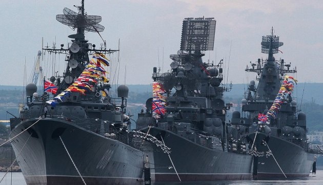 Five Russian missile carriers with 36 Kalibr missiles combat ready in Black Sea