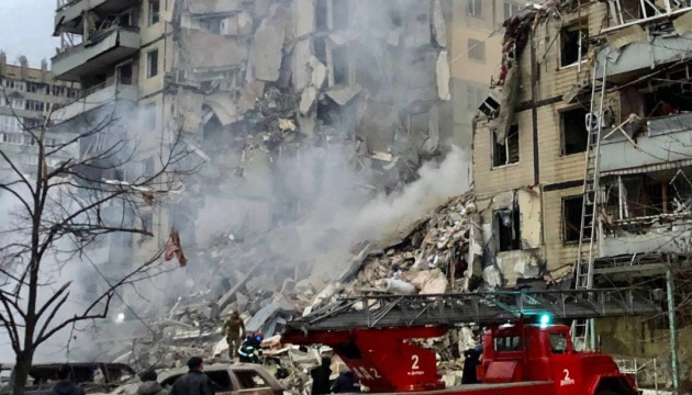 Zerstörtes Hochhaus in Dnipro: 15 Menschen aus den Trümmern gerettetv