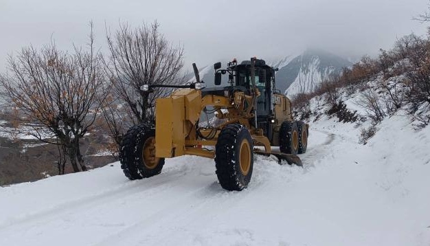 Снігопади заблокували більш як сотню доріг на сході Туреччини