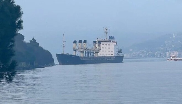 Un barco con grano ucraniano encalla en el Bósforo
