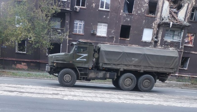 У Маріуполі фіксують рух тягачів із танками й вантажівок із військовими рф у бік Бердянська