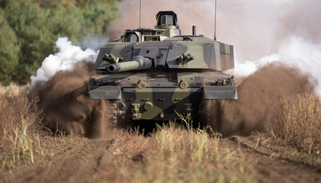 Військовослужбовці ЗСУ проходять навчання на основному бойовому танку Великобританії