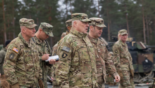 Генерал США Міллі відвідав дві бази в Німеччині, де тренуються українські військові