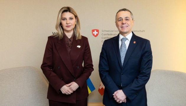 Davos: Olena Selenska spricht mit Schweizer Außenminister Cassis über humanitäre Hilfe