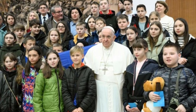 Діти з України зустрілися з Папою Римським