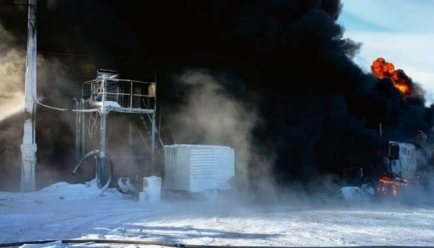 В Іркутській області загорілися бензовоз і залізничні цистерни