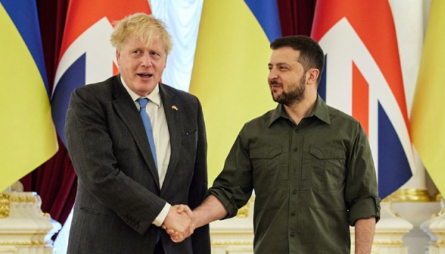 Zełenski spotkał się z Johnsonem w Kijowie

