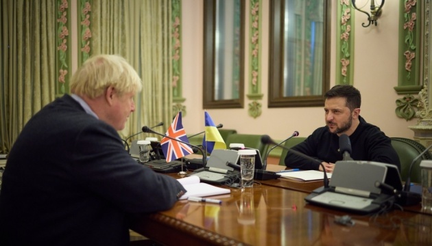 Zelensky, Johnson discuss situation on battlefield, ‘peace summit’