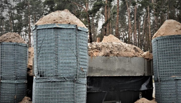 Fortification structures set up in Kyiv
