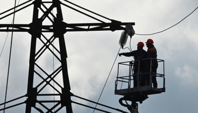 У шести областях України частина споживачів - без світла