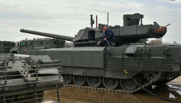 Військові рф відмовляються використовувати новітні танки «Армата» - розвідка Британії