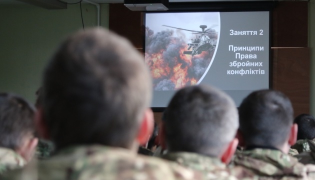 Ukrainian soldiers deepen knowledge of international humanitarian law as part of training in UK
