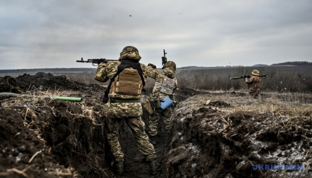 Сили оборони відбили ворожі атаки біля 12 населених пунктів