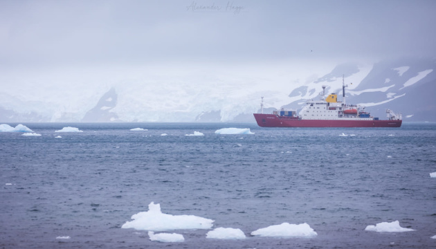 Ukraine's Noosfera icebreaker arrives at Vernadsky Research Base