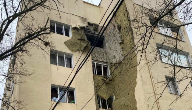 Guerre en Ukraine : Trois morts et six blessés après une frappe massive russe sur Kherson 