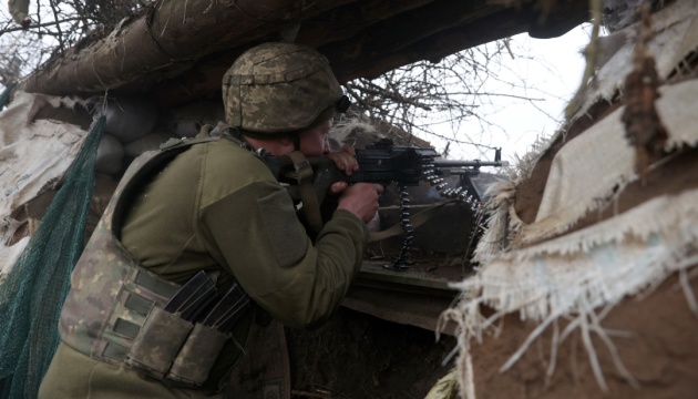 Paratroopers repel enemy assault on several positions near Marinka