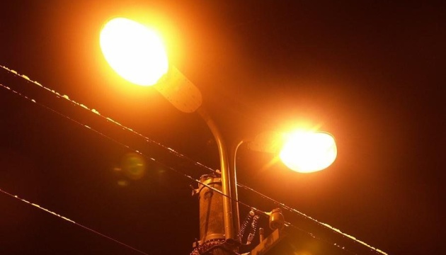 У Миколаєві вперше з початку війни частково увімкнуть вуличне освітлення