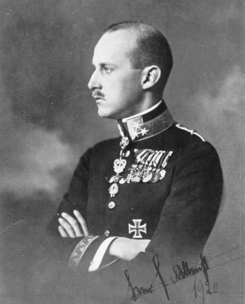 Старший брат, генерал-майора польської армії Карл фон Габсбург