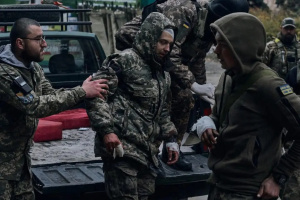 Чехія передала Україні два броньовані авто для евакуації поранених солдатів