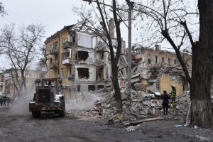 Обстріл Краматорська: з-під завалів будинку дістали тіло четвертої жертви