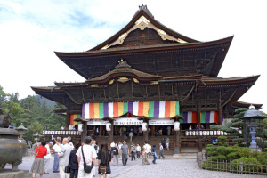 У японському місті Нагано в кольори українського прапора підсвітять храмовий комплекс