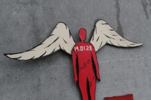 Арт-об'єкт у пам'ять про жертв теракту в Дніпрі — фото у нашому Telegram-каналі