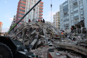 Чотирирічну дитину врятували з-під завалів у Туреччині через 33 години після землетрусу