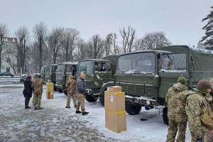 У Хмельницькому за донати придбали шість вантажівок для ЗСУ
