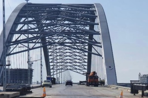 Завищив оренду техніки для будівництва Подільського мосту: у Києві оголосили підозру генпідряднику