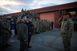 Zelensky, Sunak visit British military base providing training for Ukrainian servicemen