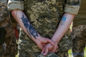 Infox russe sur un tatouage à Lviv : pour les symboles «fascistes», une séance photo avec un char Léopard