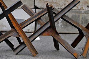 Протитанкові їжаки для Миколаєва: Укрзалізниця судиться, щоб їй повернули 72 тонни металобрухту