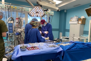 У Львові кардіохірурги провели надскладну семигодинну операцію й урятували немовля 