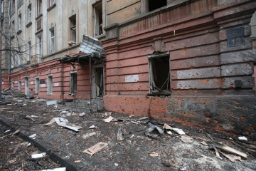 Guerre en Ukraine : Un incendie déclenché par une frappe russe rase un immeuble à Kharkiv