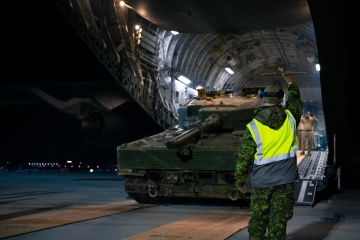 First Canadian Leopard 2 tank sent to Ukraine arrives in Poland