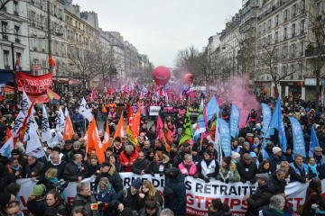 У Франції пройшли нові протести проти пенсійної реформи