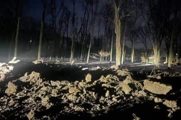 Le parc central de Kharkiv visé la nuit par les troupes russes