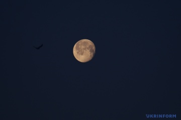 Ukrainian polar researchers show full Moon in Antarctica 