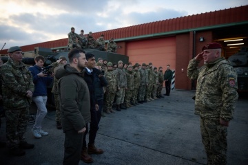 Zelensky y Sunak visitan una base en Reino Unido donde se entrenan soldados ucranianos