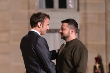 Emmanuel Macron a remis la Légion d’honneur à Volodymyr Zelensky
