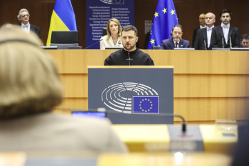 「私は、ウクライナの人々の家路を守るためにここにいる」＝ゼレンシキー宇大統領、欧州議会で演説